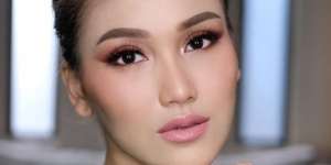 Kenakan Riasan Flawless dan Natural, Penampilan Ayu Ting Ting Banjir Pujian