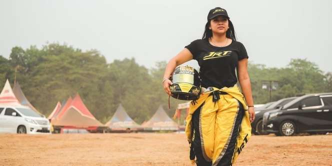 Hobi Ekstrem Liana Jhonlin, Putri Crazy Rich Kalimantan Tampil Sangar saat Balapan