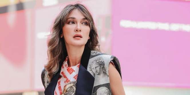 Kalung Elegan Luna Maya Seharga Mobil