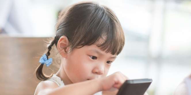 Anak Anteng Main Ponsel Ibu, Kalang Kabut Pas Muncul Notifikasi Tagihan Rp11 Juta