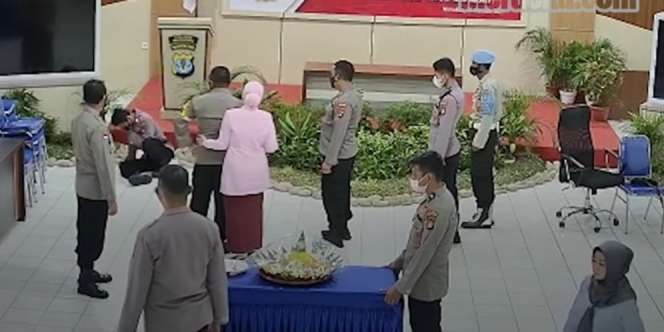 Terungkap! Sosok Wanita Berseragam Pink yang Bisa Tenangkan Kapolres Nunukan saat Hajar Anggota