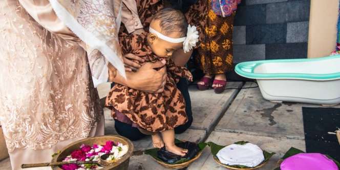 Hukum Islam Gelar Tedhak Siten untuk Buah Hati