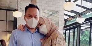 Hadiri Acara Tunangan Cucu Elvy Sukaesih, Begini Penampilan Jennifer Dunn dan Faisal Harris