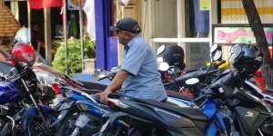 Viral Indomaret Bekasi Pajang Spanduk Parkir Gratis, Ajak Konsumen Lapor Polisi Jika Diminta Uang Parkir