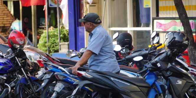 Viral Indomaret Bekasi Pajang Spanduk Parkir Gratis, Ajak Konsumen Lapor Polisi Jika Diminta Uang Parkir