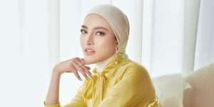 Harga Cincin Scarf Crazy Rich Malang Benar-Benar Meresahkan