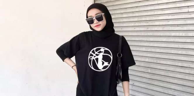 Outfit Kasual Hijaber Menggunakan Rok