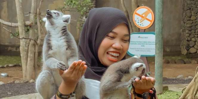 Trip Honeymoon ke Kebun Binatang, Penampilan Mumuk Gomez Pakai Hijab Banjir Pujian