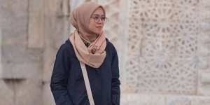 Netizen Hitung Outfit Monokrom Lesty Pakai Kalkulator, Penasaran Totalnya?
