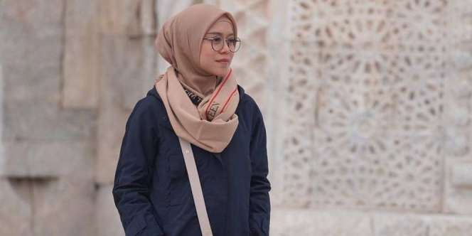 Netizen Hitung Outfit Monokrom Lesty Pakai Kalkulator, Penasaran Totalnya?