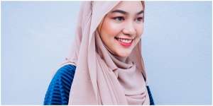 Tampil Cantik dengan Lipstik Matte Saat Pakai Masker, Why Not? Begini Triknya