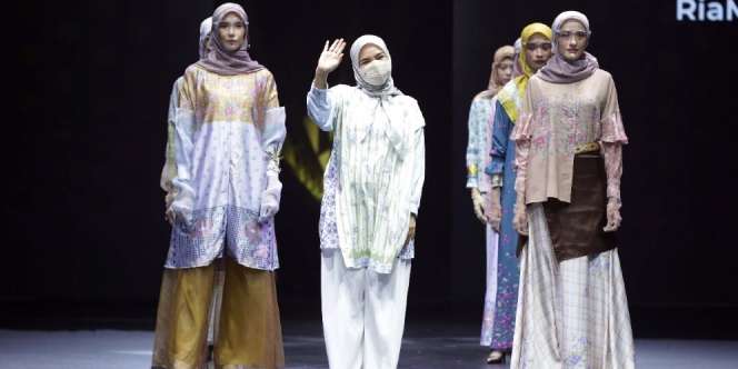 Ria Miranda Hadirkan Motif Tenun Bugis dan Makassar di Koleksi Mankurai