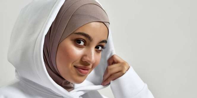 Musim Hujan, Saatnya Padu Padan Hoodie!