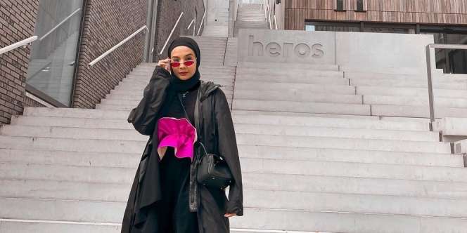 Gaya Fashionable Zaskia Sungkar Saat Liburan di Belanda