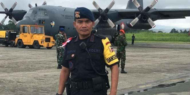 Aksi Kapolres Metro Jakarta Utara Ulek Sambel untuk Anggota Sukses Bikin Kagum Warganet
