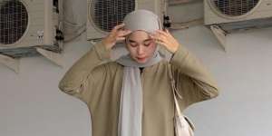 Outfit Dress untuk Hangout, Emang Bisa?