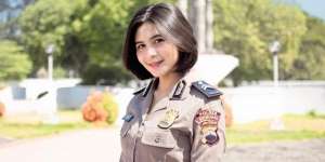 Ingat Briptu Sefin Polwan Cantik yang Viral? Kabar Terbaru dapat Hadiah dari Jenderal