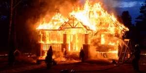 Dendam Diceraikan, Pria Bakar Rumah Mantan Istri Sehari Sebelum Pernikahan