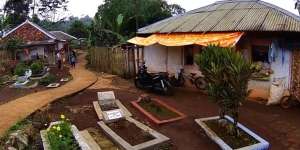 Ziarah Makam, Kaget Temukan Fakta Tak Terduga Soal Tanggal Kematian Keluarga