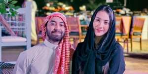 Anya Geraldine Bikin Patah Hati Pamer Foto Intim Bareng Pria Brewokan, Kekasih Baru?