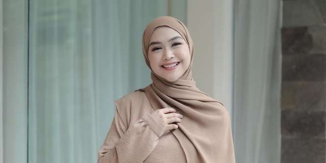 Sandal Karet Rumahan Ria Ricis, Harganya Bikin Jantungan