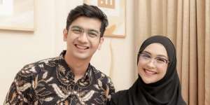 Banjir Pujian, Konsep Foto Prewedding Ria Ricis dan Teuku Ryan Tanpa Pegangan Tangan