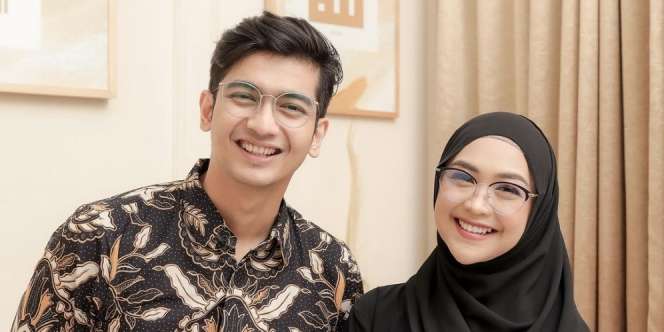 Banjir Pujian, Konsep Foto Prewedding Ria Ricis dan Teuku Ryan Tanpa Pegangan Tangan
