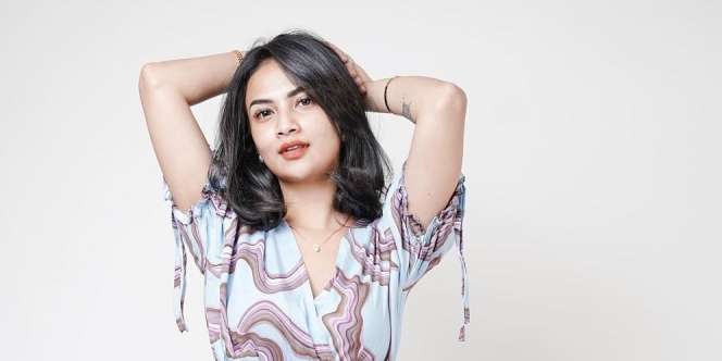 Mobil yang Ditumpangi Vanessa Angel dan Suami Dikabarkan Kecelakaan di Tol Jombang