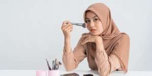 Powder Cream vs Bedak Biasa, Mana yang Ampuh Bikin Wajah Glowing Seharian?