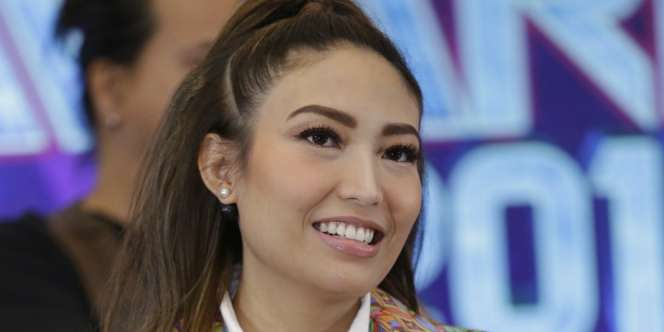 Cuma Beda Warna, Ayu Dewi Rela Beli Tas Ratusan Juta dengan Model yang Sama