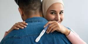 Reaksi Suami Lihat Testpack Istri Bikin Warganet Terharu