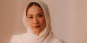 Ziarah ke Makam Suami, Bunga Citra Lestari: Happy Anniversary