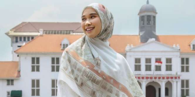 Uniknya Scarf Berdesain Bangunan Sejarah Jakarta Tempo Dulu, Bikin Nostalgia