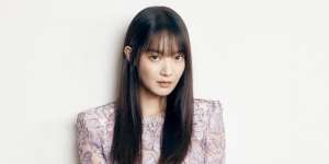 Aktris Pemeran 'Hometown Cha Cha Cha' Pakai Dress Gucci, Netizen Bilang Mirip Kebaya