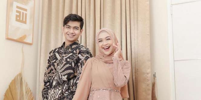 Gladi Resik Akad Nikah Makan Kue, Ria Ricis Girang Minta Latihan Cium