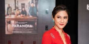 Cantiknya Dian Sastro Pakai Kebaya Merah, Bak Dewi
