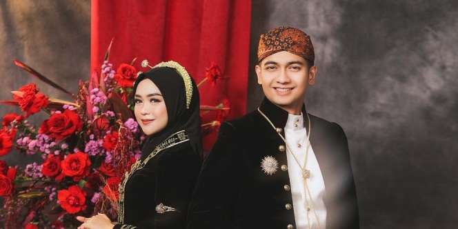 Ria Ricis Pamer Foto Buku Nikah Bareng Teuku Ryan, Banjir Doa dari Netizen