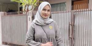 OOTD Kasual Feminim ala Dwi Handayani Syah Putri