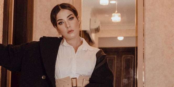 Bergaya 'Lady Boss', Tas Tasya Farasya Jadi Pusat Perhatian