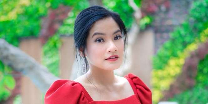 Simpel nan Elegan, Gaya Titi Kamal di Pernikahan Ria Ricis
