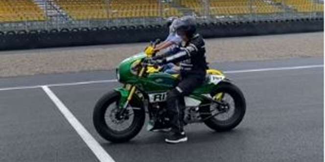 Deretan Outfit Serba Lokal Jokowi Saat Jajal Sirkuit Mandalika, Cek Harganya