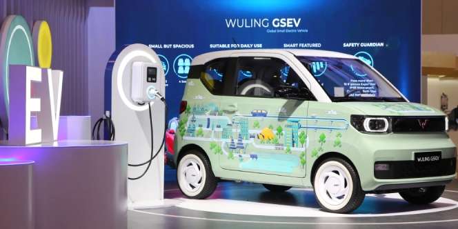 Mengupas Kehebatan Mobil Listrik Wuling: Gak Ribet Nyari Parkir!