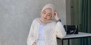 Cara Rifka Martha Tata Hijab Pashmina Plisket