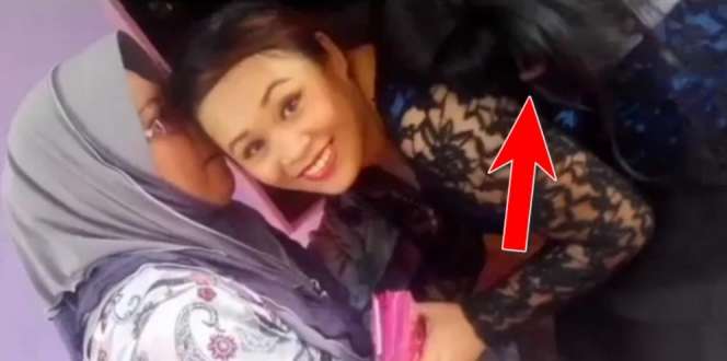 Merinding, Ada Sosok Seram 'Nempel' di Punggung Saat Wanita Ini Saat Sungkem Ibu di Lebaran 7 Tahun Lalu