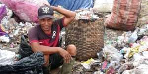Mengais Sampah di TPU, Pemulung di Malang Temukan Berlian Rp80 Juta