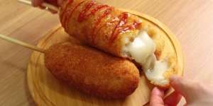 Manjakan Lidah dengan Corn Dog Penuh Lelehan Mozarella