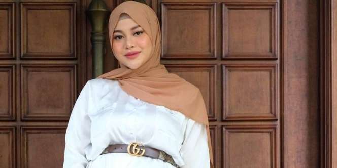 Berukuran Mungil, Harga Tas Makeup Aurel Bikin Warganet Ngeri