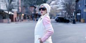 Liburan di Colorado, Syahrini Pakai 'Beanie Head' Prada