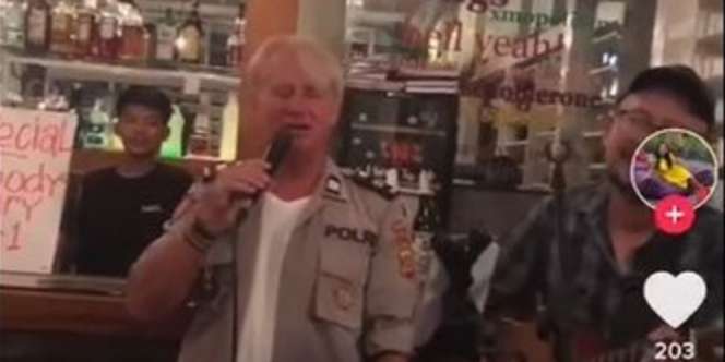 Viral Bule di Bali Pakai Seragam Polisi Saat Halloween