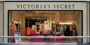 Pakaian Dalam Victoria's Secret Nyangkut di Pelabuhan